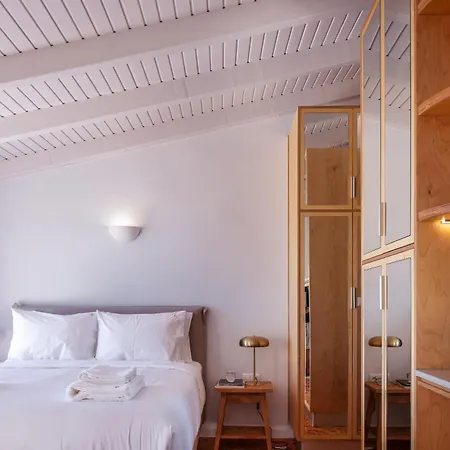Chryssi Seafront Living, 03 Suite, Right On The In Rethymno! * Rethimno