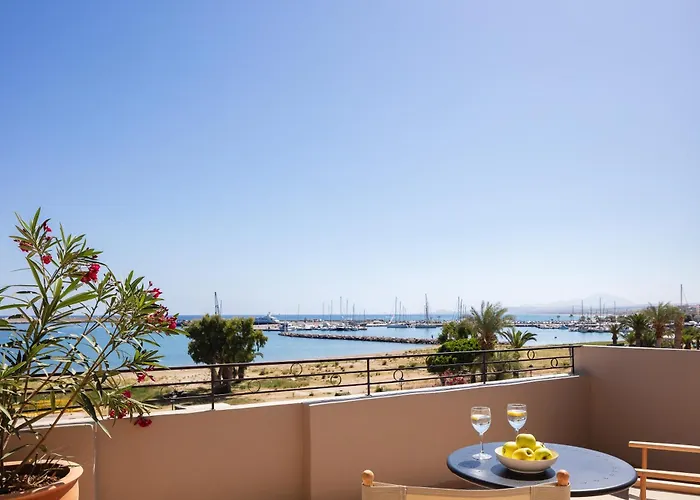 Διαμέρισμα Chryssi Seafront Living, 03 Suite, Right On The In Rethymno!