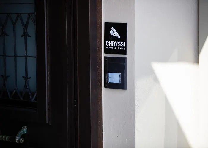 Chryssi Seafront Living, 03 Suite, Right On The In Rethymno! Ρέθυμνο