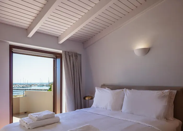 Chryssi Seafront Living, 03 Suite, Right On The In Rethymno! Retimno