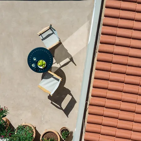Chryssi Seafront Living, 03 Suite, Right On The In Rethymno! Rethymnon