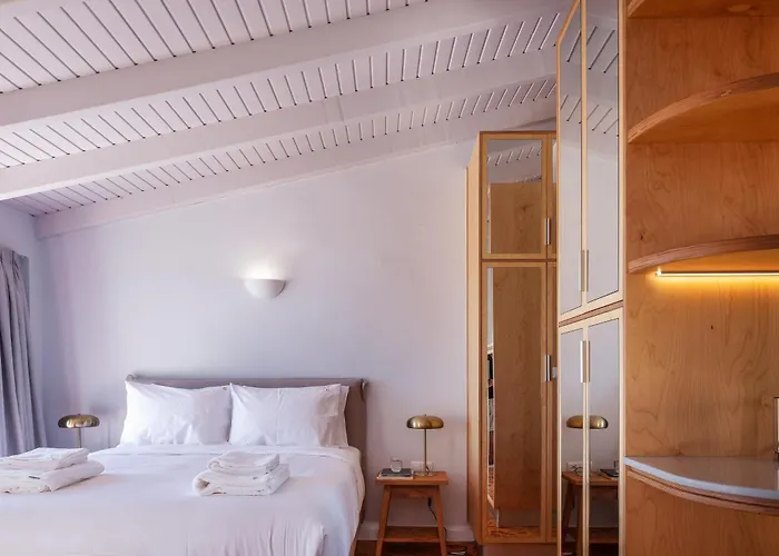 Chryssi Seafront Living, 03 Suite, Right On The In Rethymno! * Ретимно