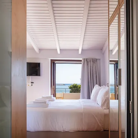 Chryssi Seafront Living, 03 Suite, Right On The In Rethymno! Apartmán *