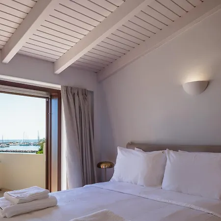 Chryssi Seafront Living, 03 Suite, Right On The In Rethymno! Rethimno